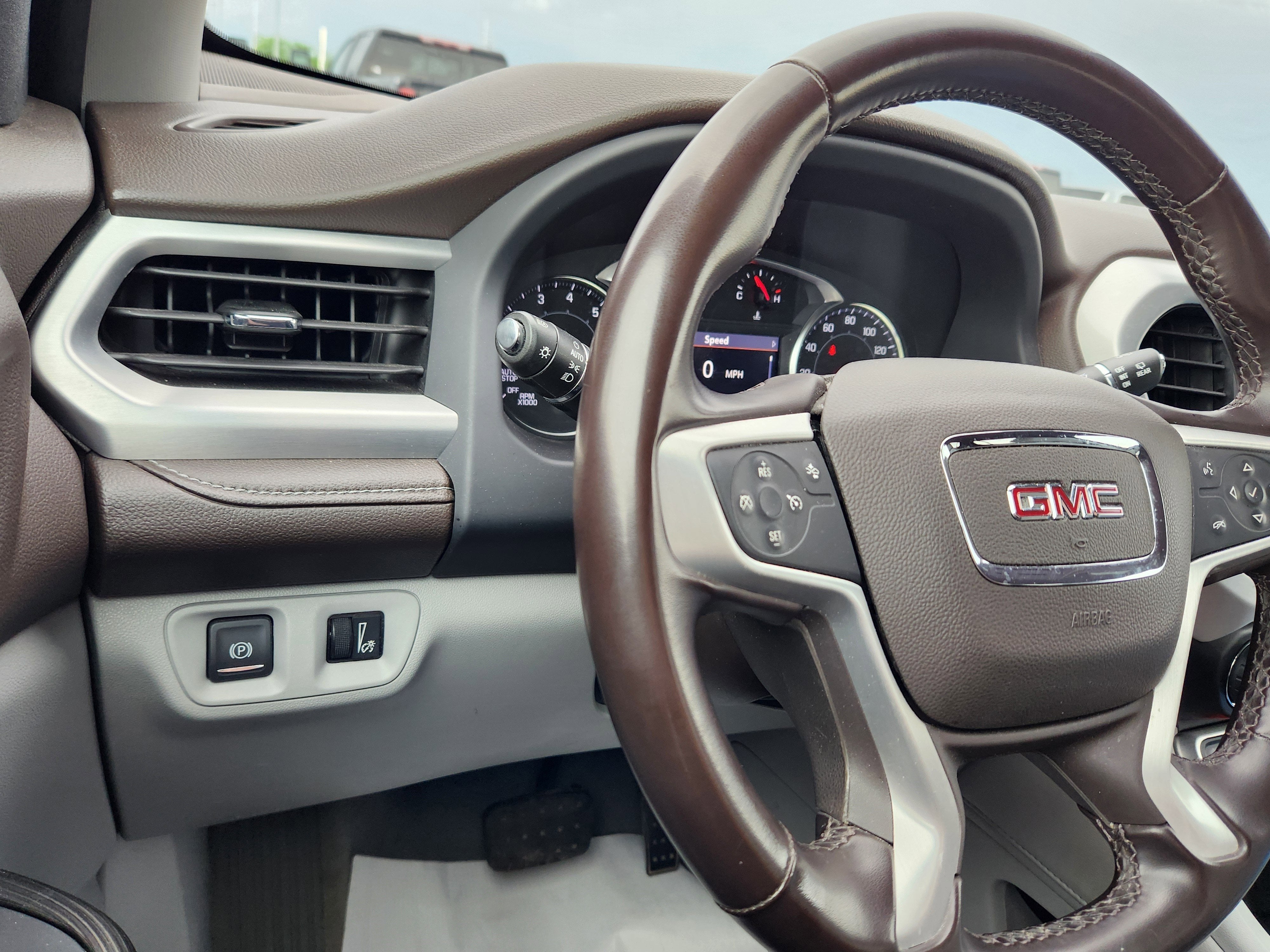 2023 GMC Acadia SLT