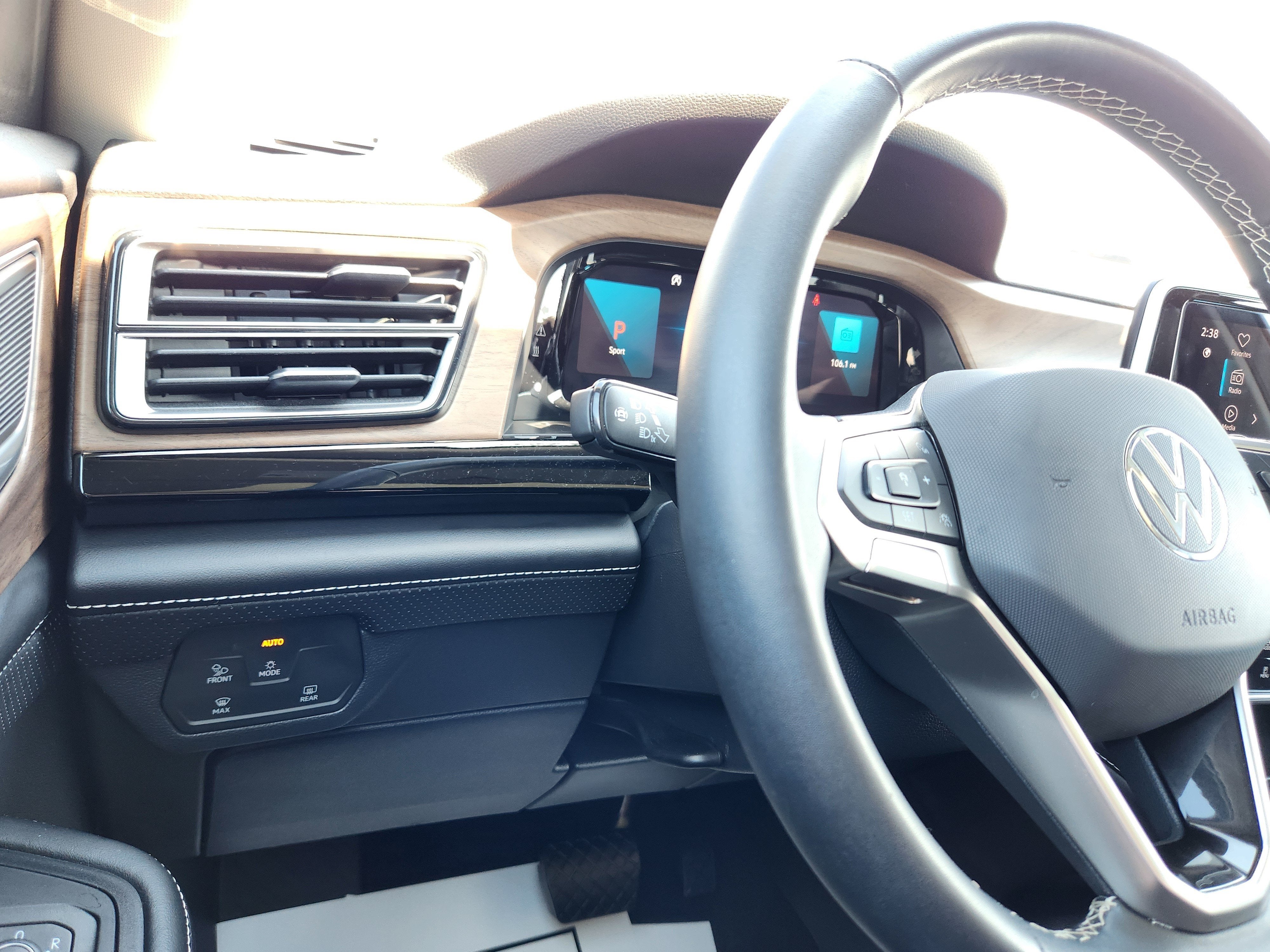 2024 Volkswagen Atlas 2.0T SE w/Technology