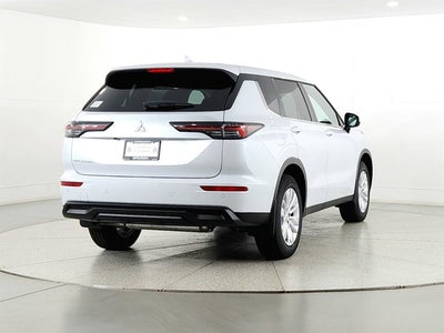 2026 Mitsubishi Outlander ES