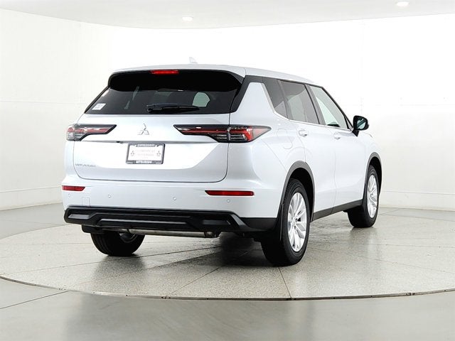 2026 Mitsubishi Outlander ES