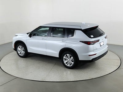 2026 Mitsubishi Outlander ES