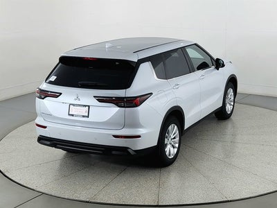 2026 Mitsubishi Outlander ES