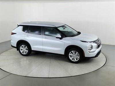 2026 Mitsubishi Outlander ES