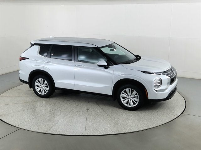 2026 Mitsubishi Outlander ES