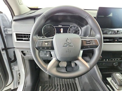 2026 Mitsubishi Outlander ES