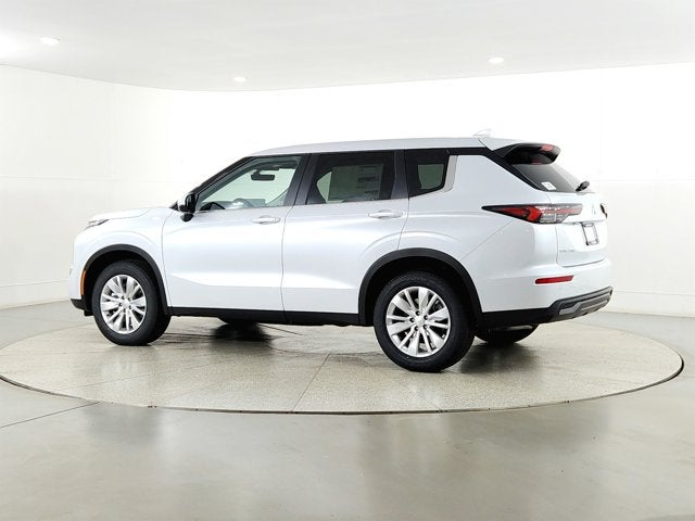 2026 Mitsubishi Outlander ES