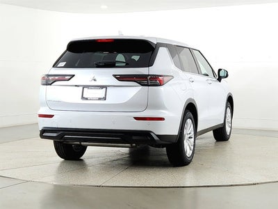 2026 Mitsubishi Outlander ES