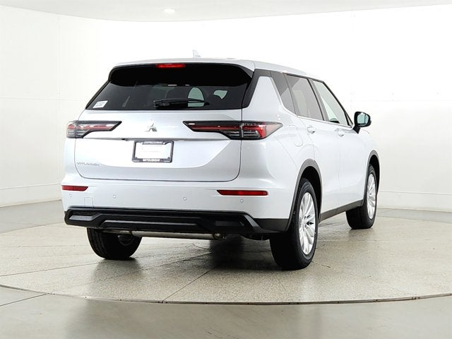 2026 Mitsubishi Outlander ES