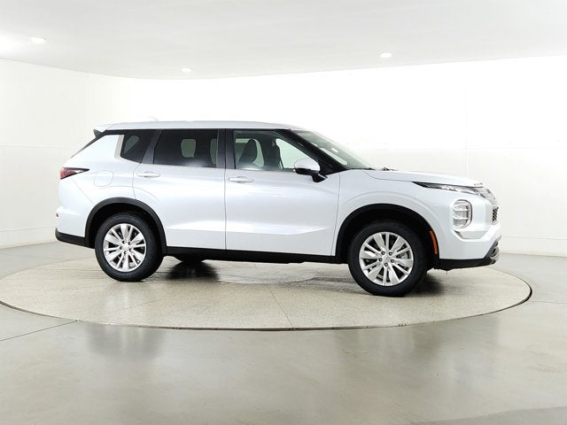 2026 Mitsubishi Outlander ES