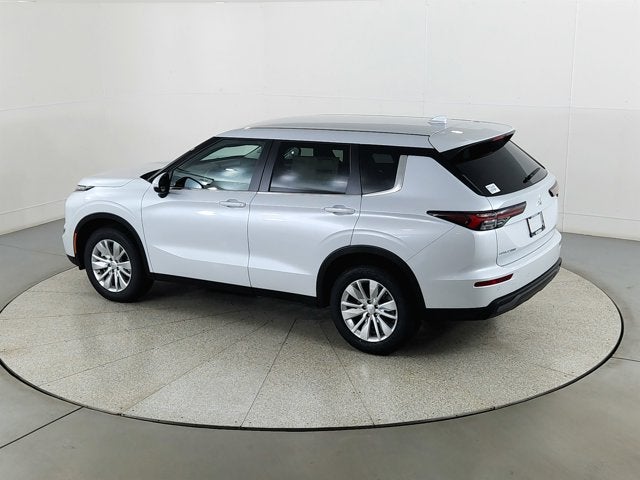 2026 Mitsubishi Outlander ES