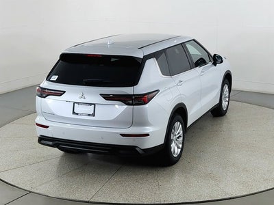 2026 Mitsubishi Outlander ES