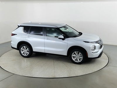 2026 Mitsubishi Outlander ES
