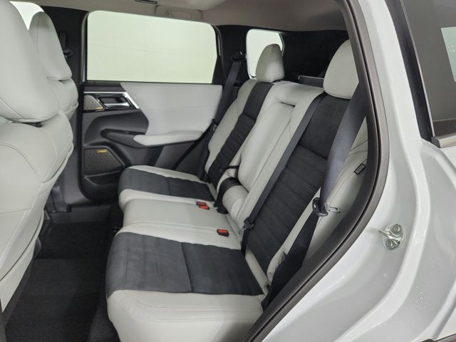 2026 Mitsubishi Outlander SE