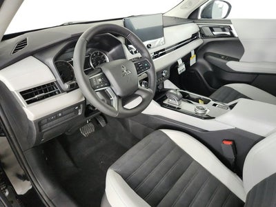 2026 Mitsubishi Outlander SE