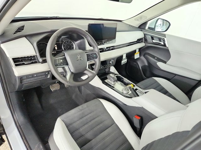 2026 Mitsubishi Outlander Base