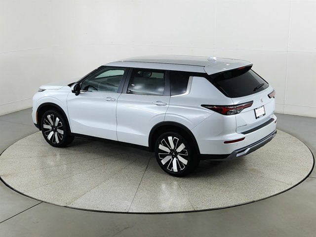 2026 Mitsubishi Outlander Base