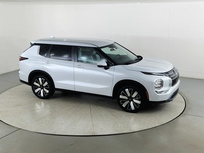 2026 Mitsubishi Outlander Base