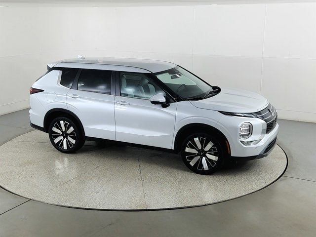 2026 Mitsubishi Outlander Base