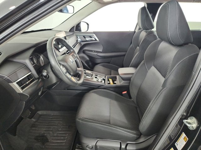 2024 Mitsubishi Outlander ES