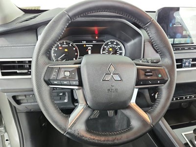 2023 Mitsubishi Outlander SE