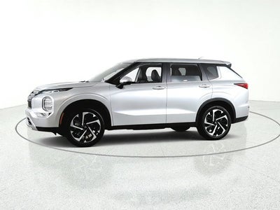 2023 Mitsubishi Outlander SE