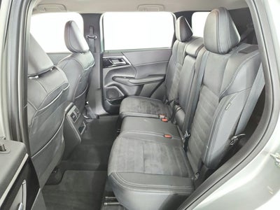 2023 Mitsubishi Outlander SE
