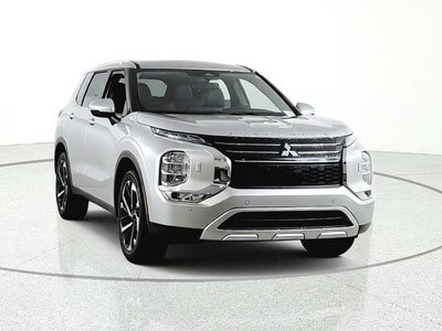 2023 Mitsubishi Outlander SE