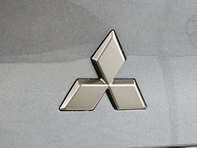 2027 Mitsubishi Outlander LE
