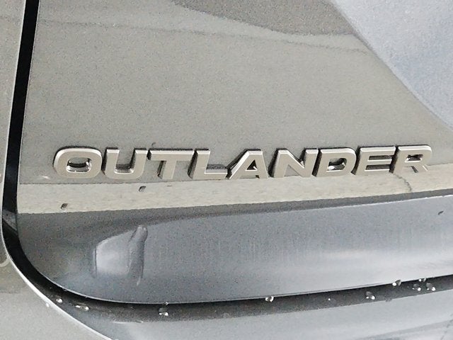 2027 Mitsubishi Outlander LE