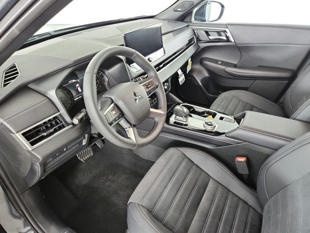 2027 Mitsubishi Outlander LE