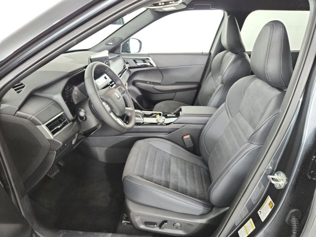 2027 Mitsubishi Outlander LE