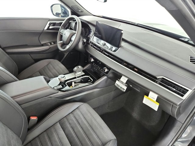2027 Mitsubishi Outlander LE