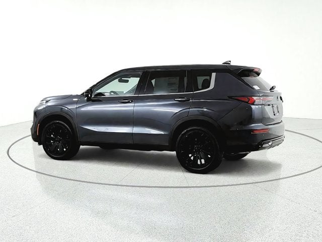 2027 Mitsubishi Outlander LE