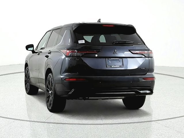2027 Mitsubishi Outlander LE