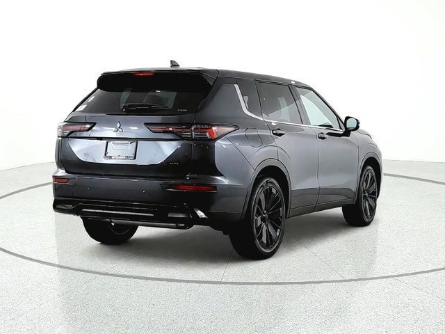 2027 Mitsubishi Outlander LE