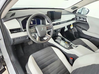 2026 Mitsubishi Outlander SE