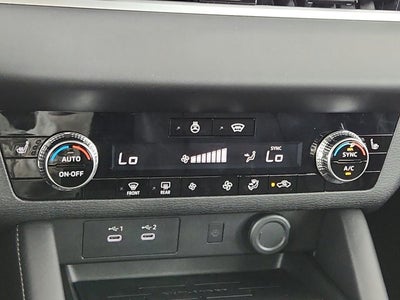 2026 Mitsubishi Outlander Base