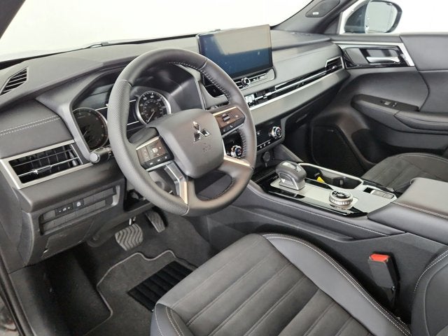 2026 Mitsubishi Outlander LE