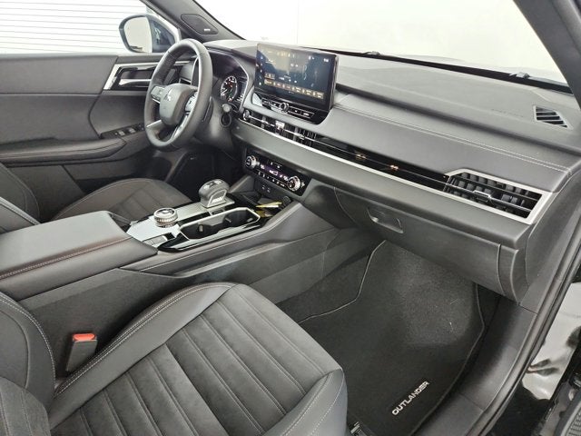 2026 Mitsubishi Outlander LE