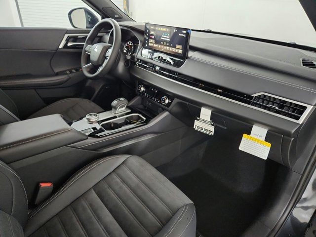 2026 Mitsubishi Outlander LE
