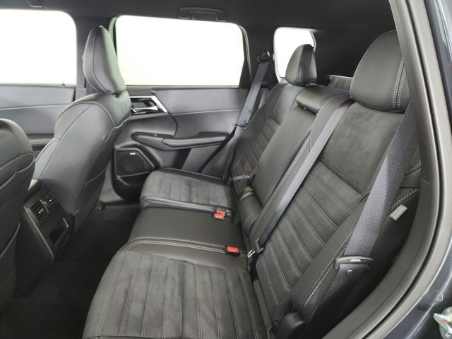 2026 Mitsubishi Outlander LE