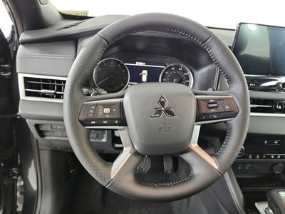 2026 Mitsubishi Outlander LE