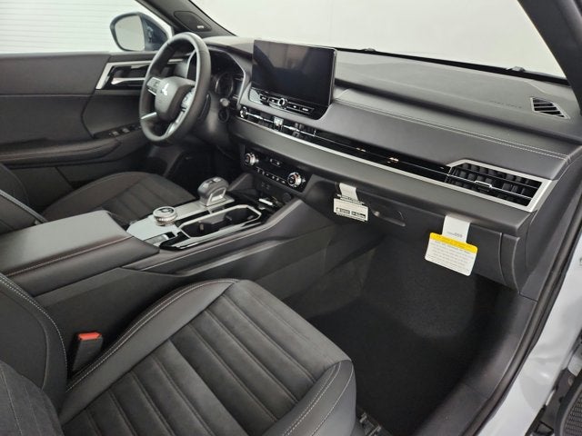 2026 Mitsubishi Outlander LE