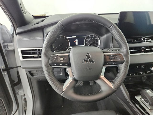 2026 Mitsubishi Outlander LE