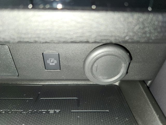 2026 Mitsubishi Outlander LE
