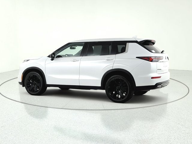 2026 Mitsubishi Outlander LE