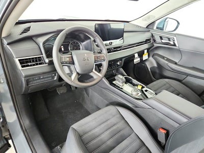 2026 Mitsubishi Outlander Base