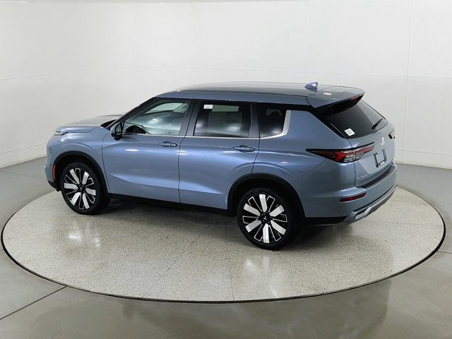 2026 Mitsubishi Outlander Base