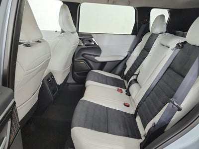 2026 Mitsubishi Outlander SE