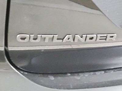 2027 Mitsubishi Outlander LE